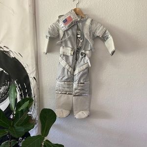 Child’s astronaut costume. Size 3T-4T.